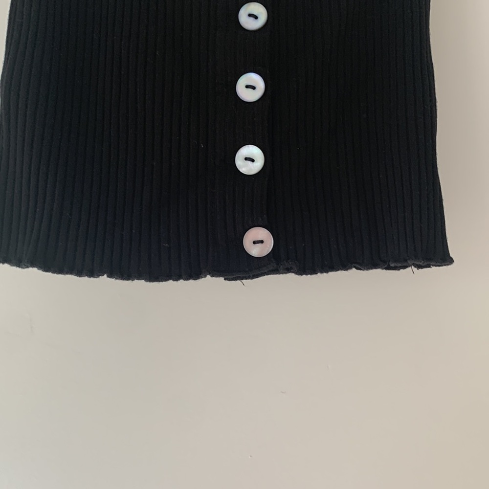 Comune Cropped Ripped Button Down Tank with Ruffled Hem - Picture 4 of 8